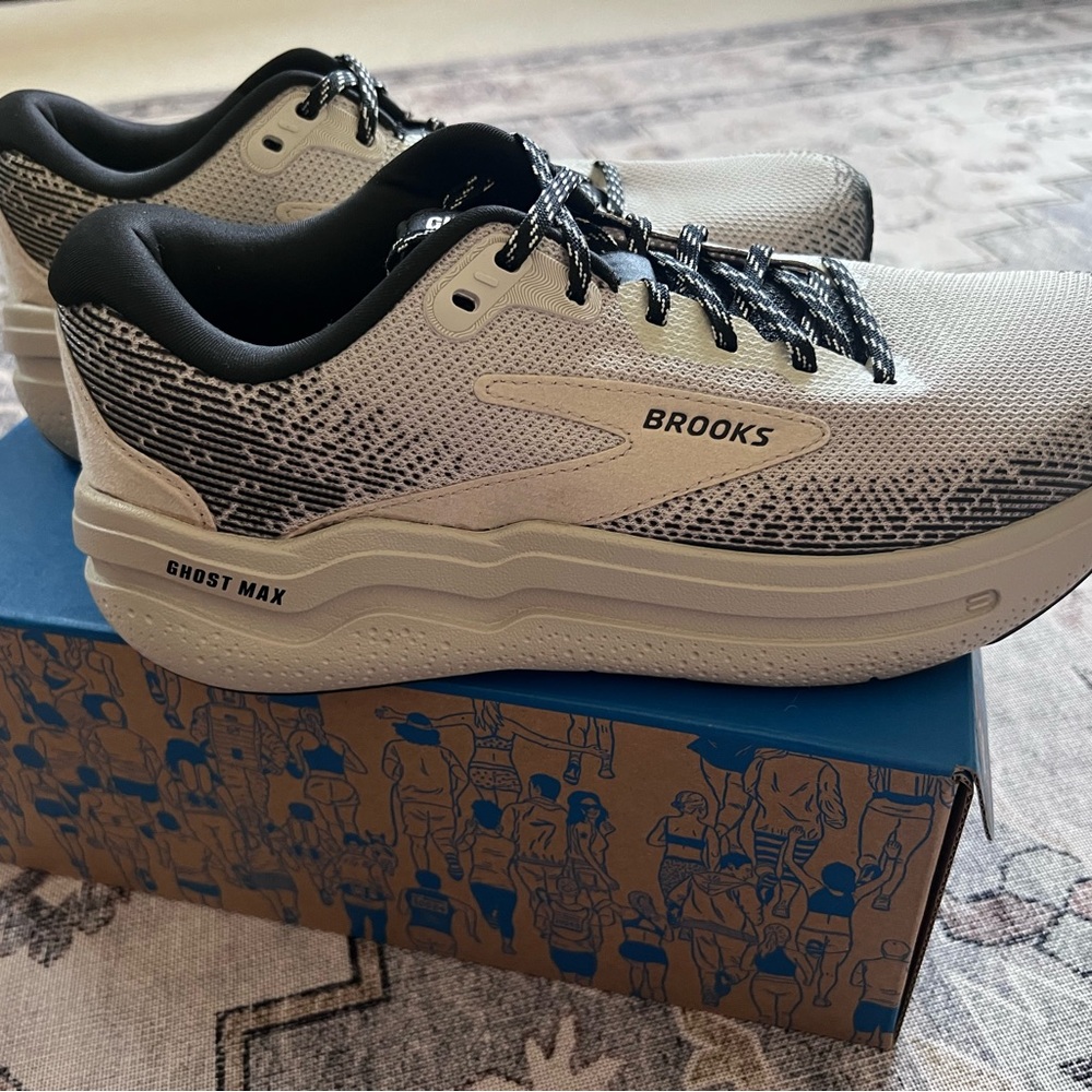 Brooks Ghost Max 2 Women's Shoes - Black and Tan